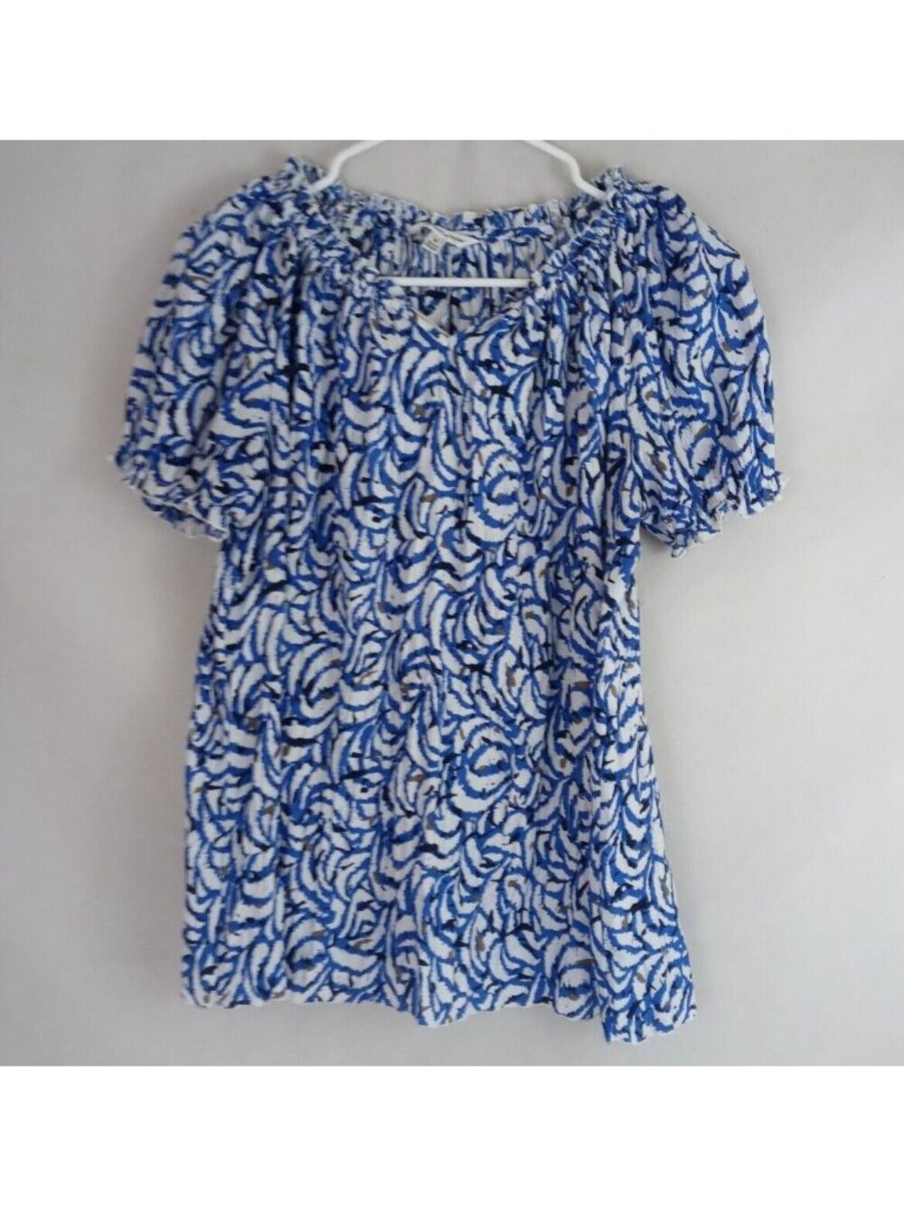 Croft & Barrow Women's Blue & White Beautiful Design Blouse Size Medium